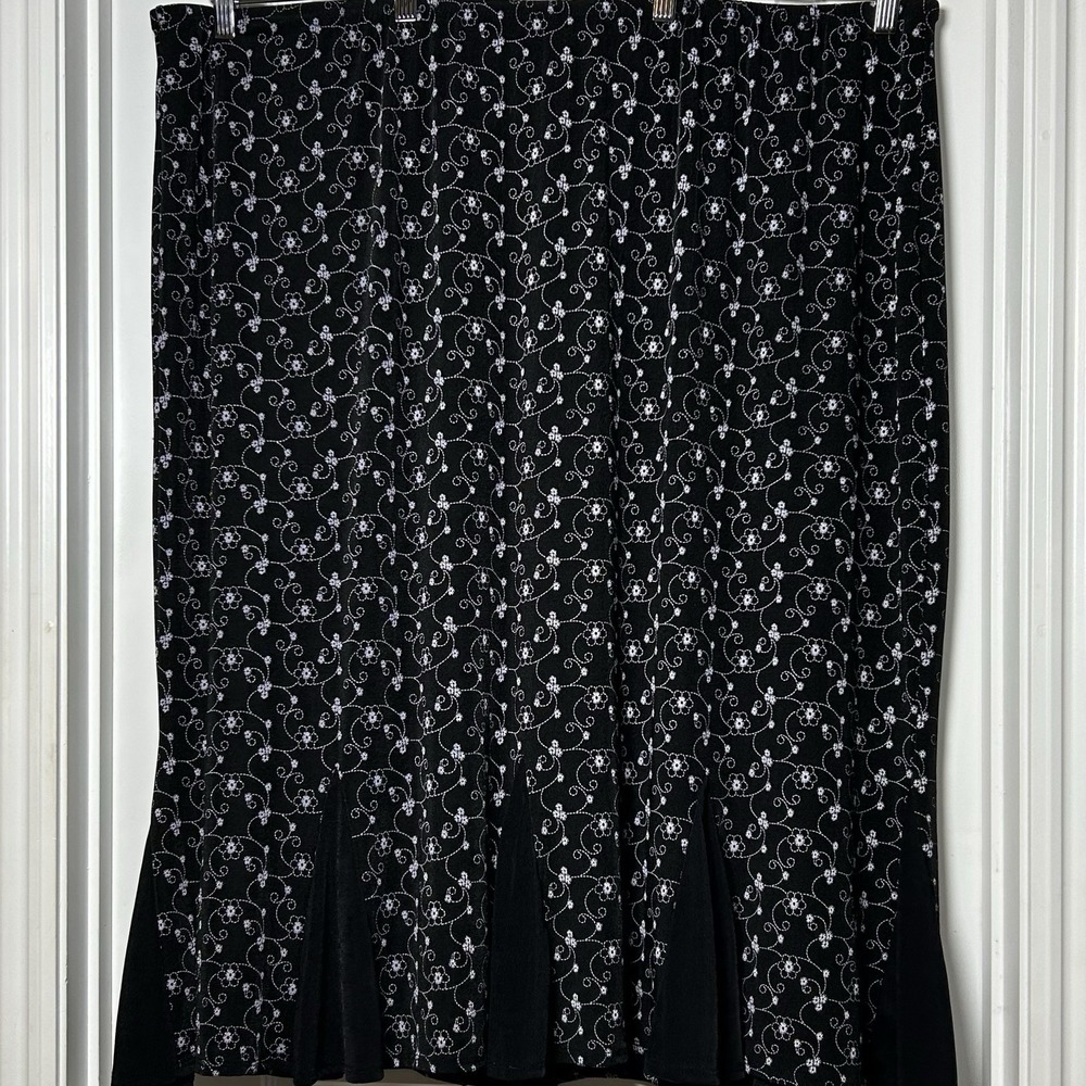Studio 1940 Black White Daisy Vine Trumpet Stretch Midi Skirt Whimsigoth Style